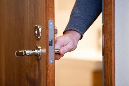 Bao Lâu Thì Cần Thay Ổ Khóa Cửa? Dấu Hiệu Nhận Biết Đã Đến Lúc Cần Nâng Cấp